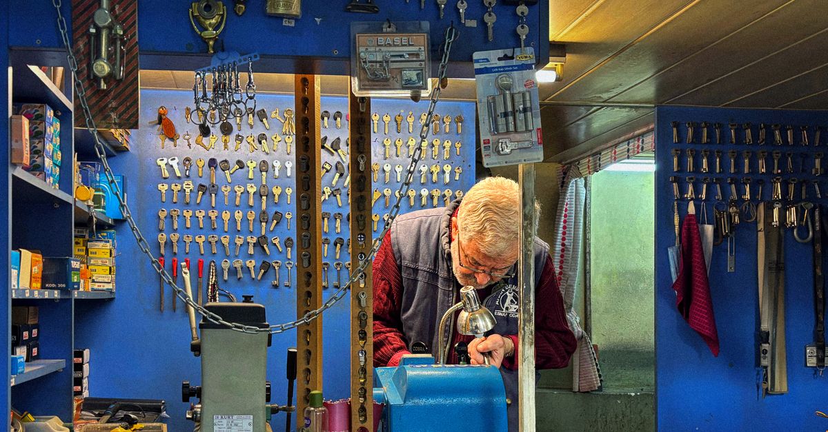 locksmith shop keys — Hunter Locksmithv